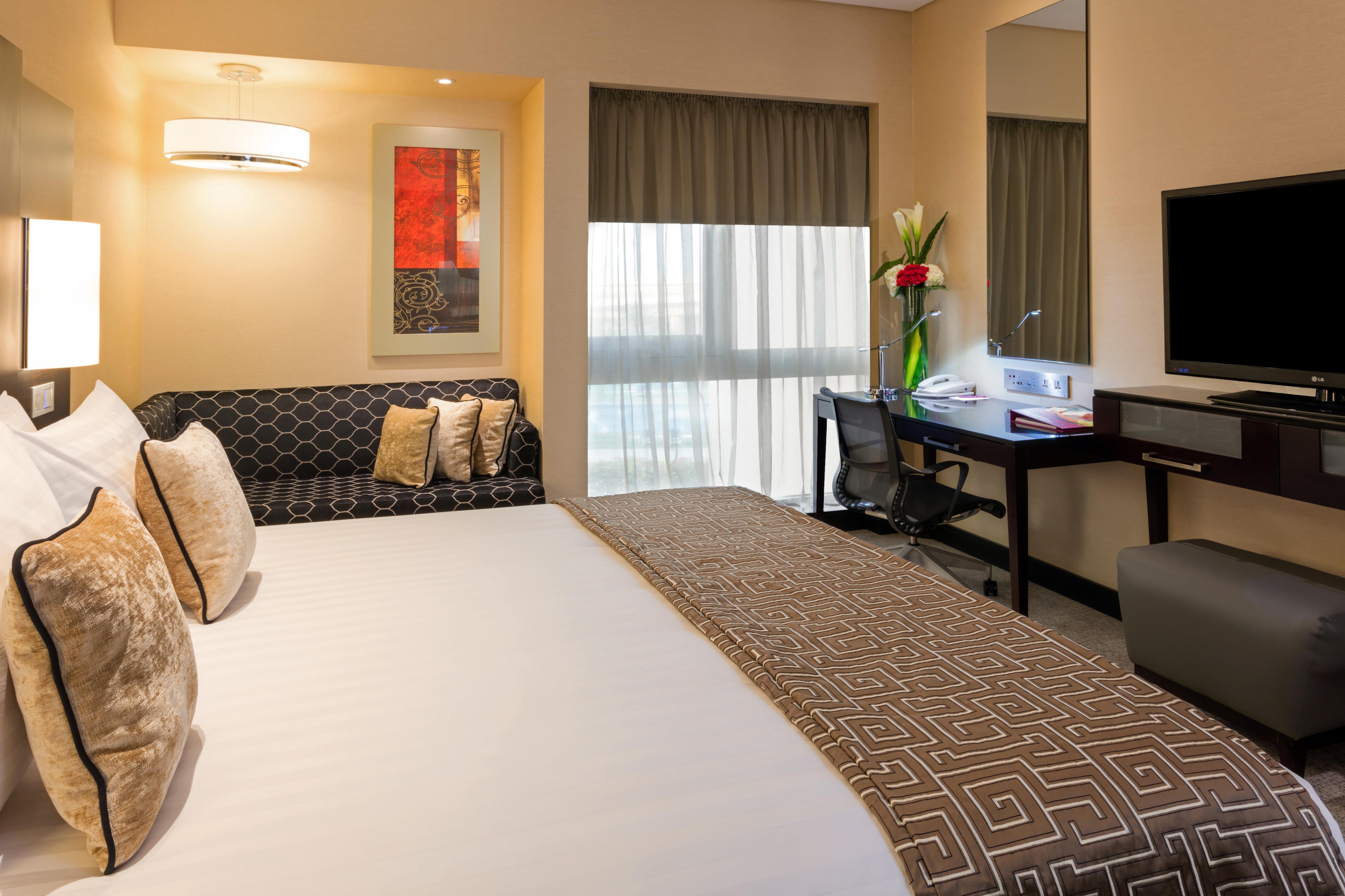 Crowne Plaza Bahrain By Ihg Hotel Manama Exterior photo A room at the hotel