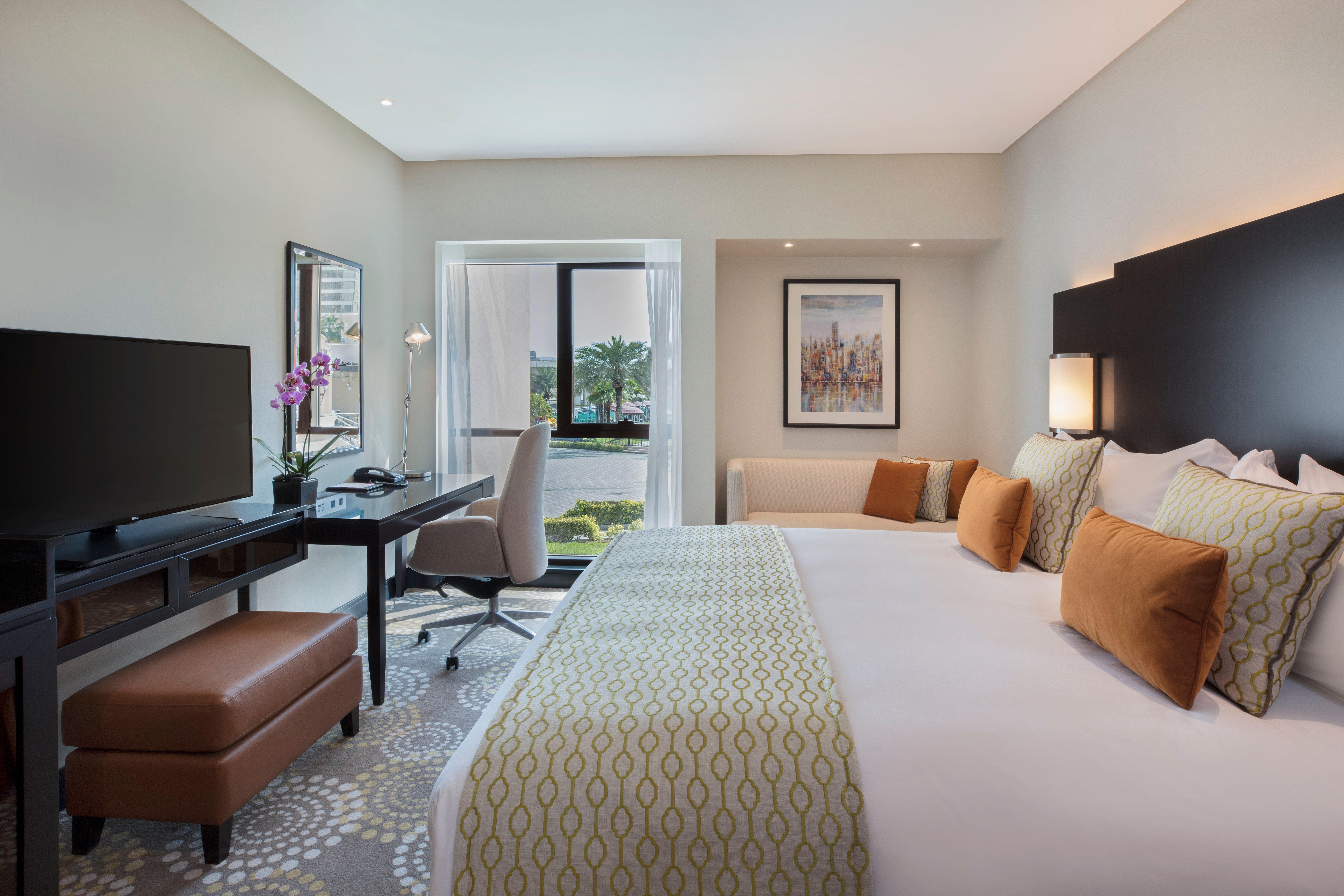 Crowne Plaza Bahrain By Ihg Hotel Manama Exterior photo Deluxe room