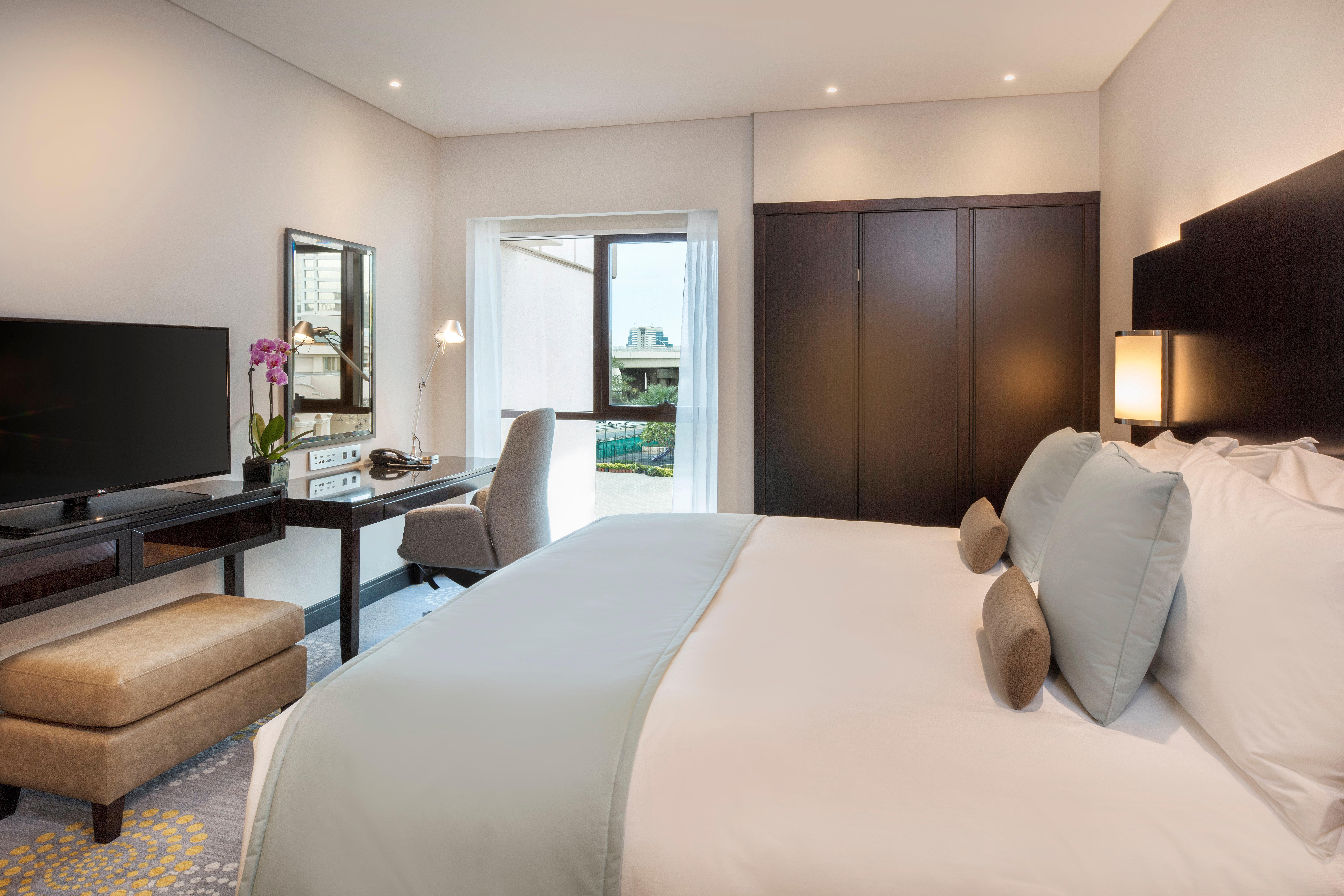 Crowne Plaza Bahrain By Ihg Hotel Manama Exterior photo Deluxe Room