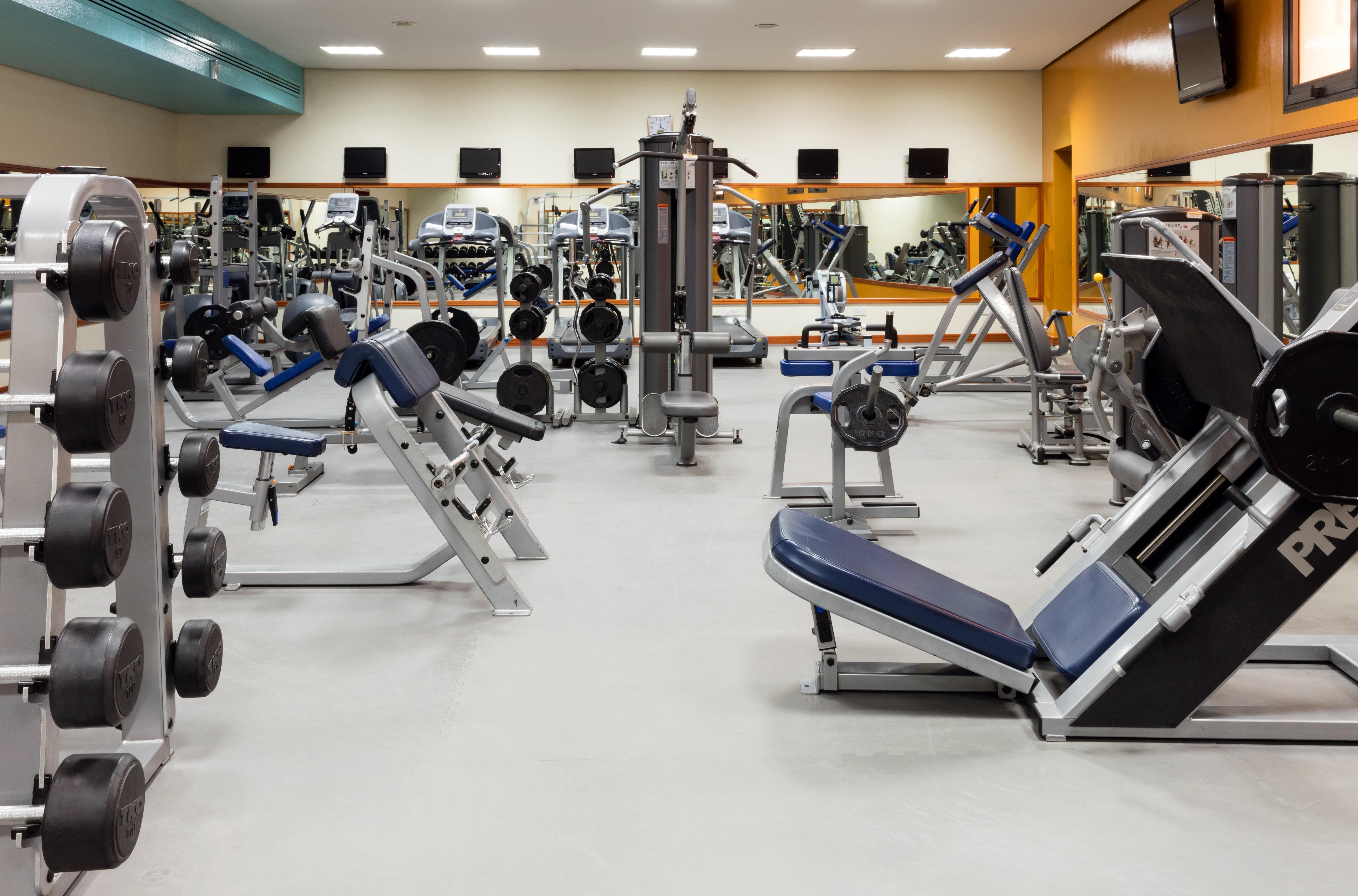 Crowne Plaza Bahrain By Ihg Hotel Manama Exterior photo A typical gym