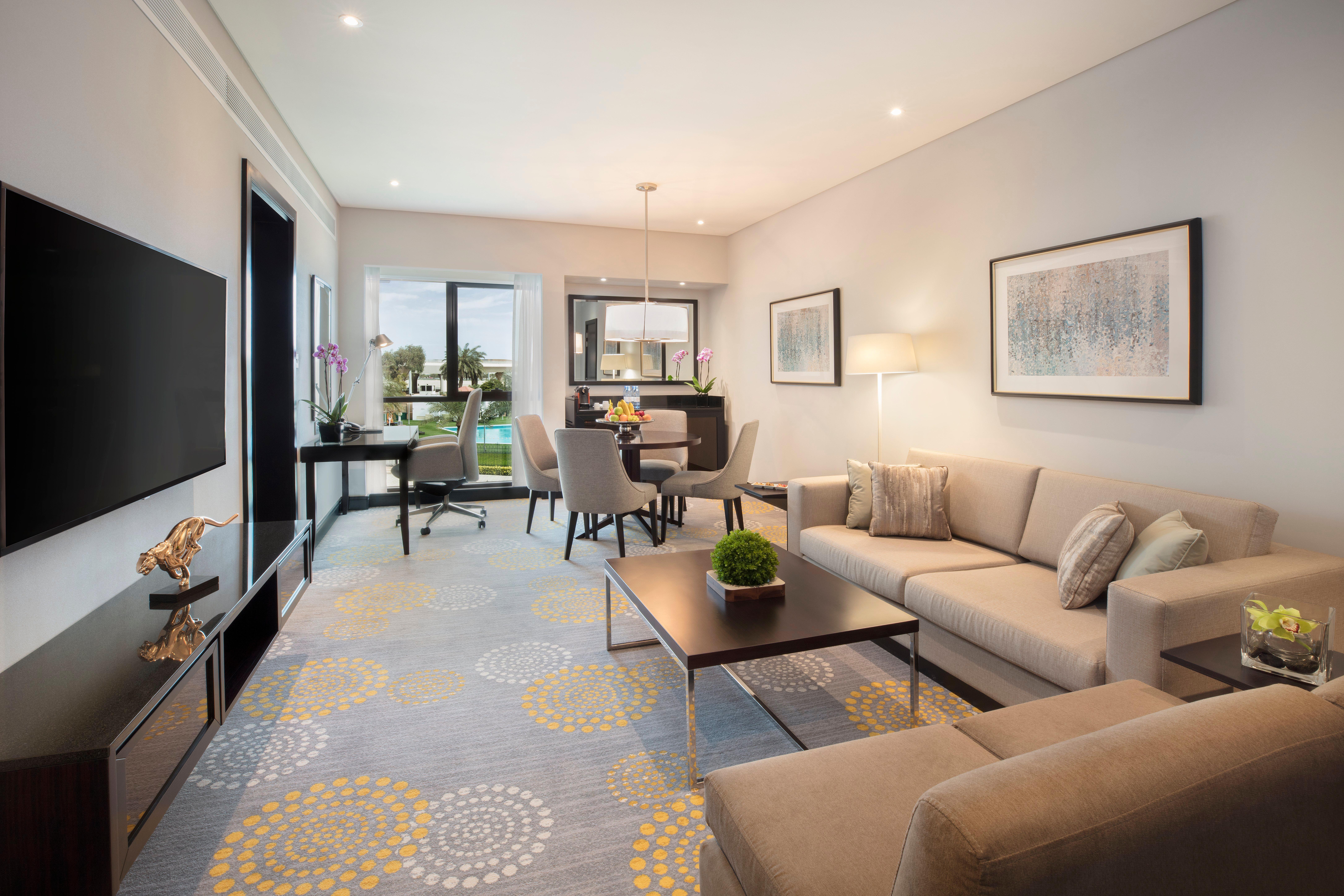 Crowne Plaza Bahrain By Ihg Hotel Manama Exterior photo Living room