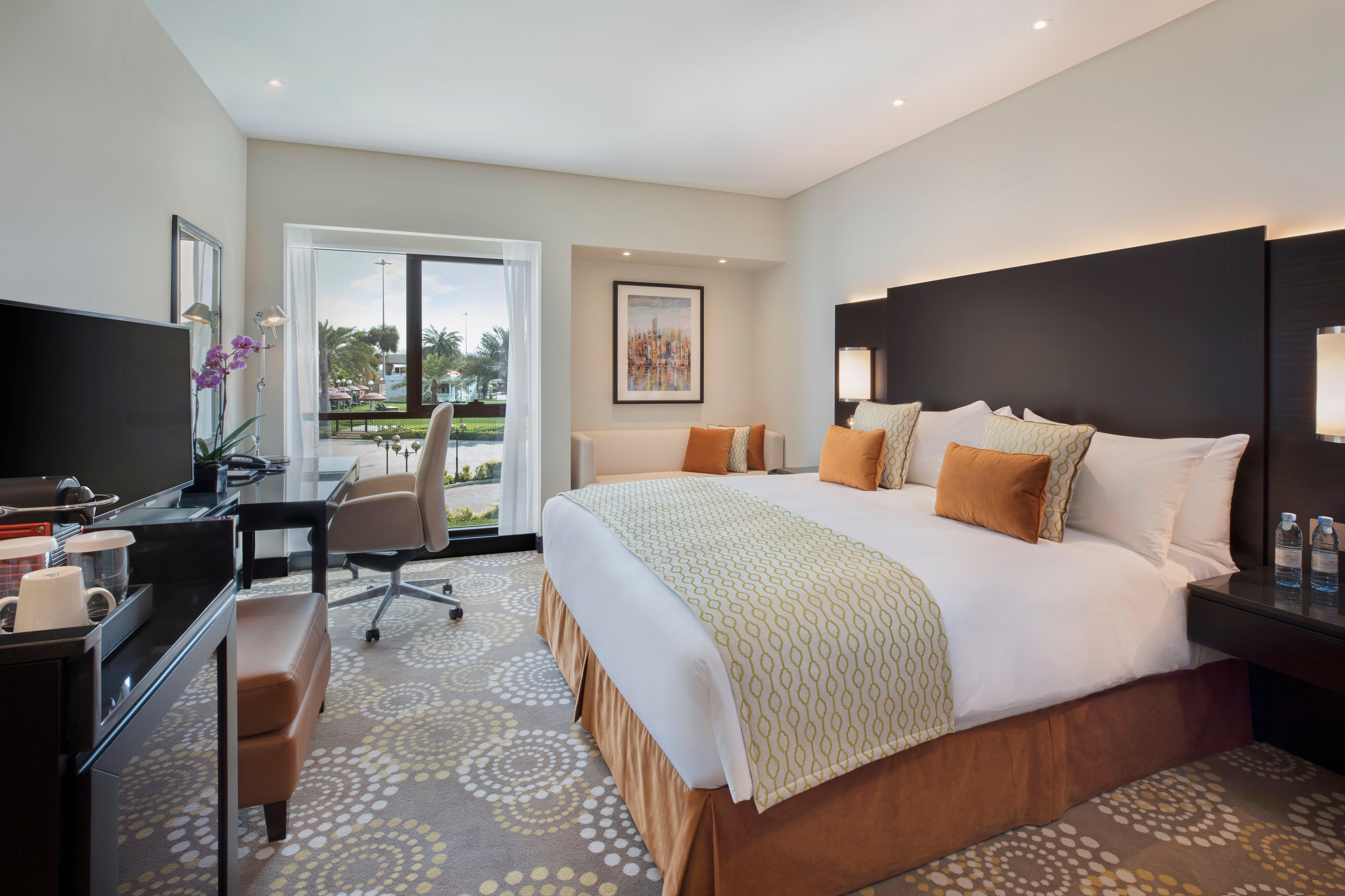 Crowne Plaza Bahrain By Ihg Hotel Manama Exterior photo Deluxe Room