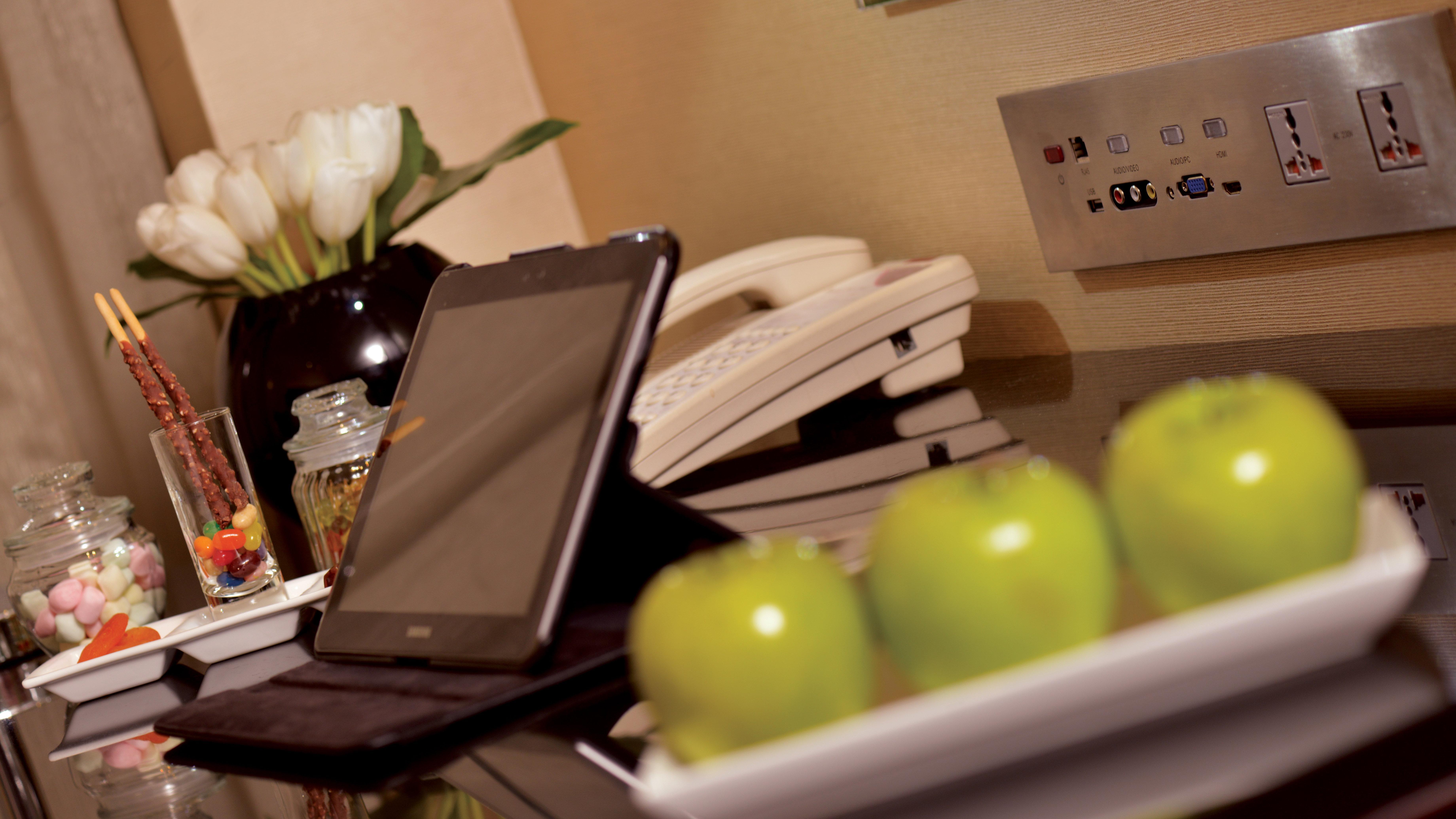 Crowne Plaza Bahrain By Ihg Hotel Manama Exterior photo A telephone socket