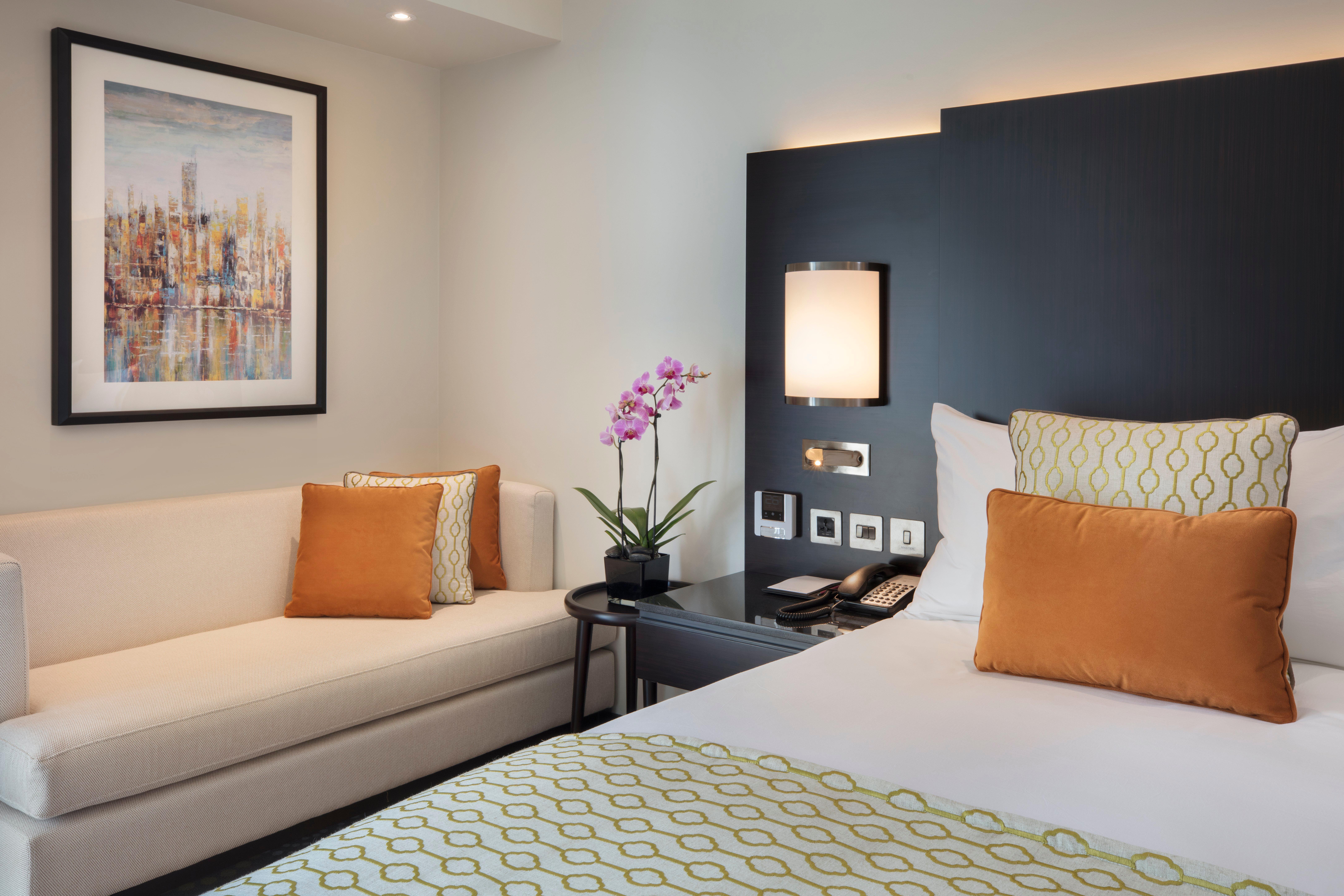 Crowne Plaza Bahrain By Ihg Hotel Manama Exterior photo A room at the hotel