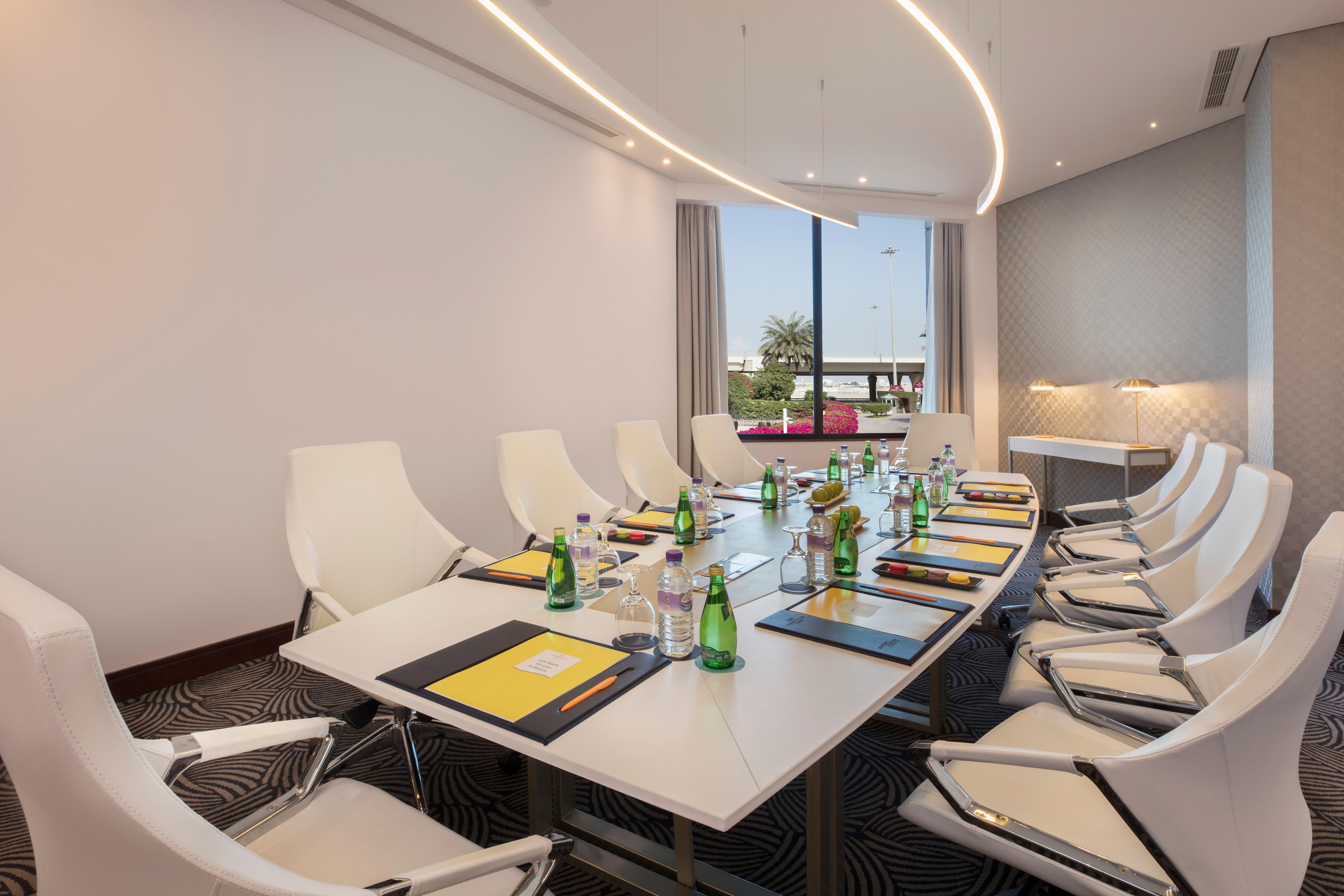 Crowne Plaza Bahrain By Ihg Hotel Manama Exterior photo Meeting room
