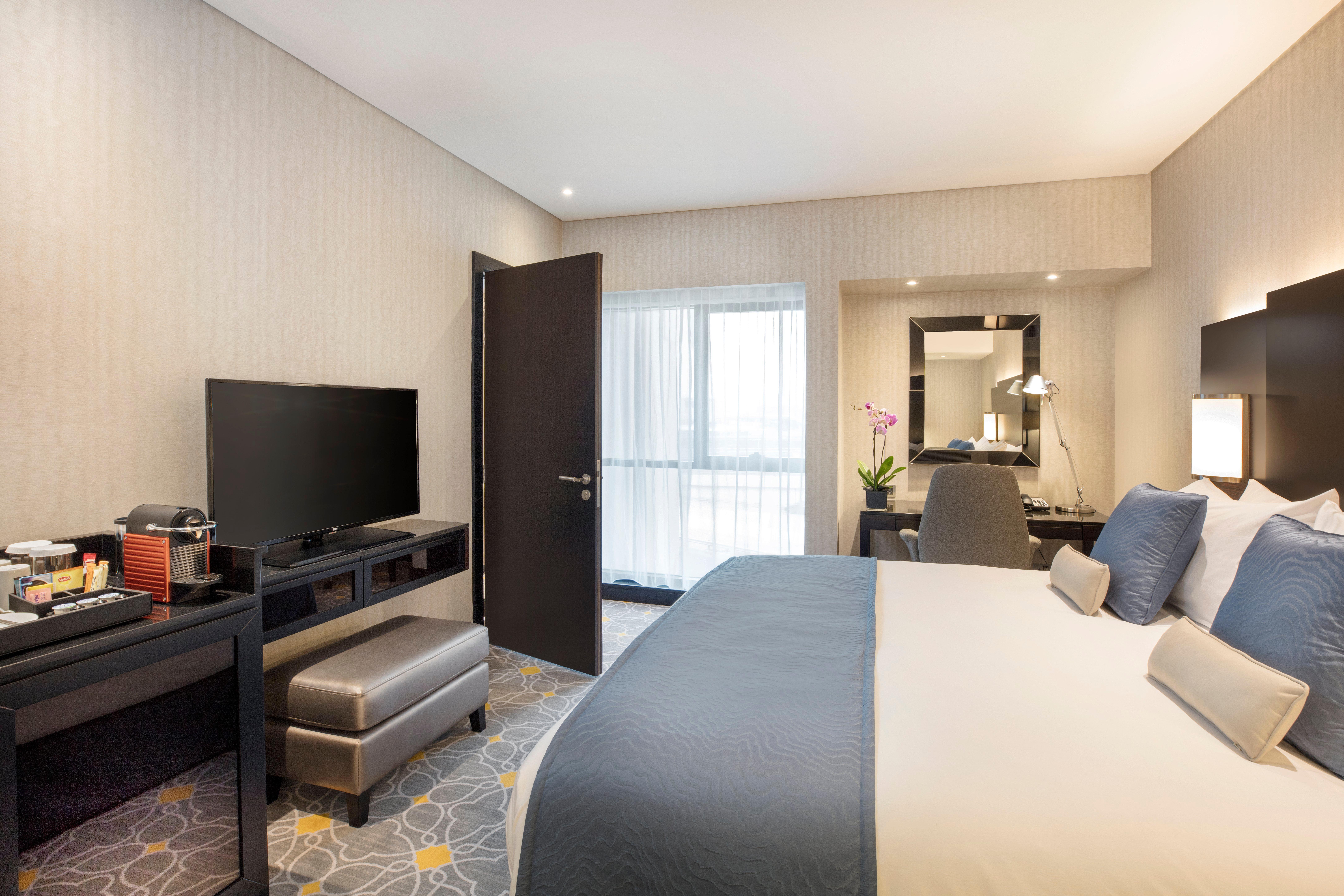 Crowne Plaza Bahrain By Ihg Hotel Manama Exterior photo Deluxe Room