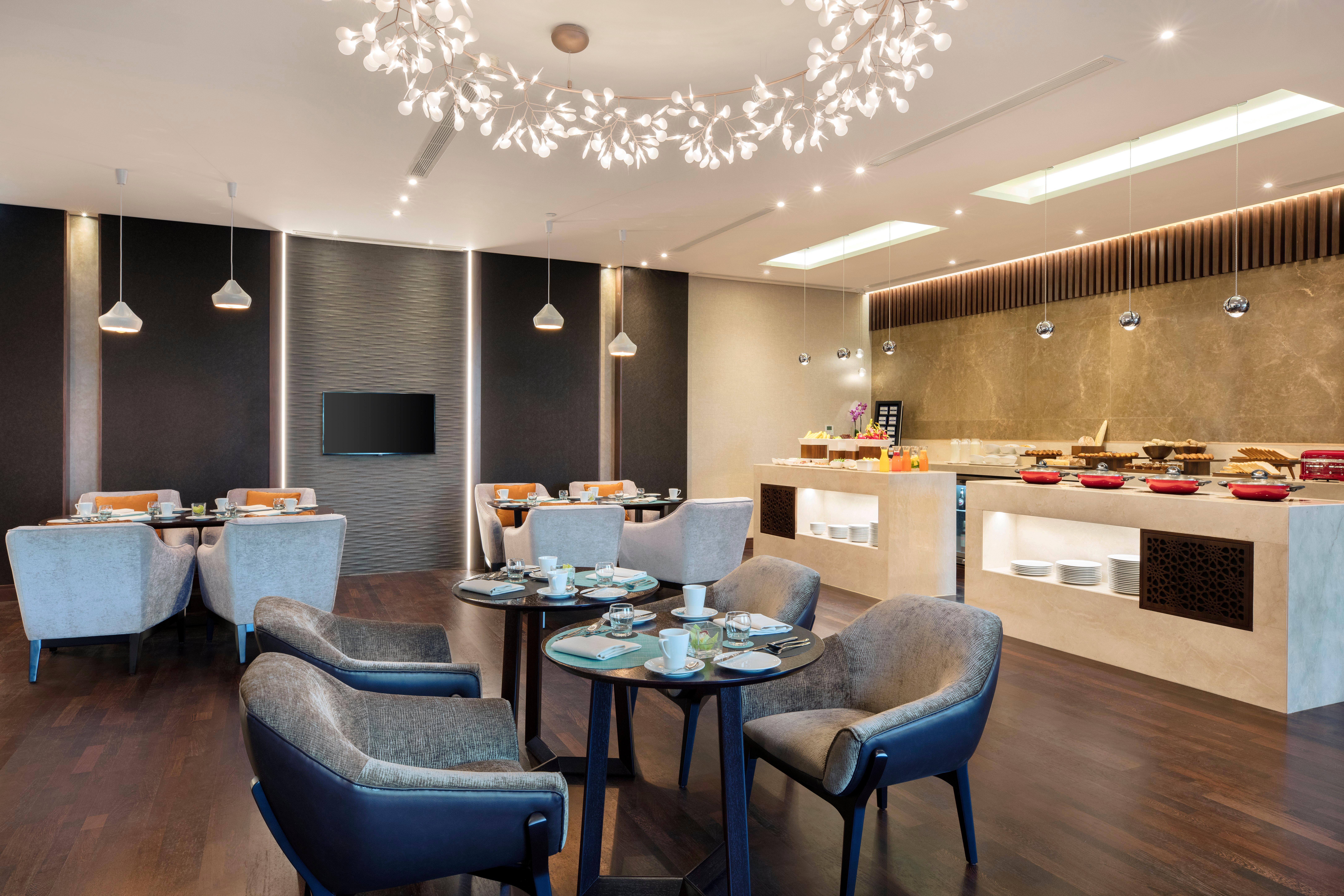 Crowne Plaza Bahrain By Ihg Hotel Manama Exterior photo The lounge at the airport