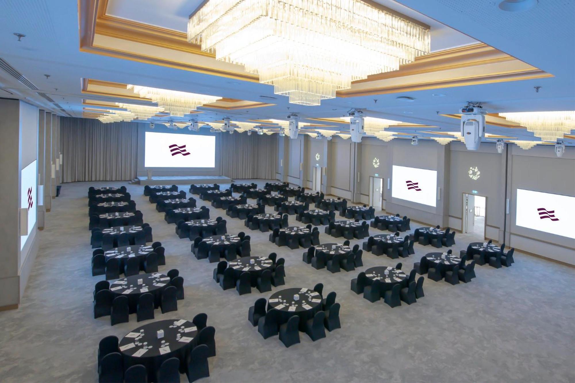 Crowne Plaza Bahrain By Ihg Hotel Manama Exterior photo