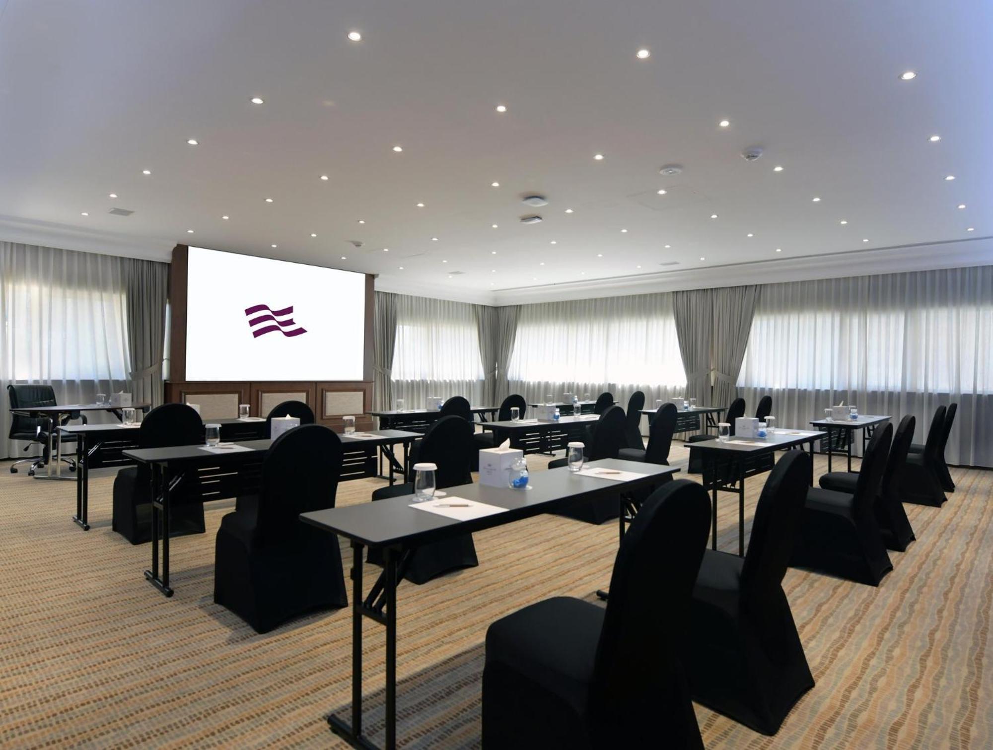 Crowne Plaza Bahrain By Ihg Hotel Manama Exterior photo