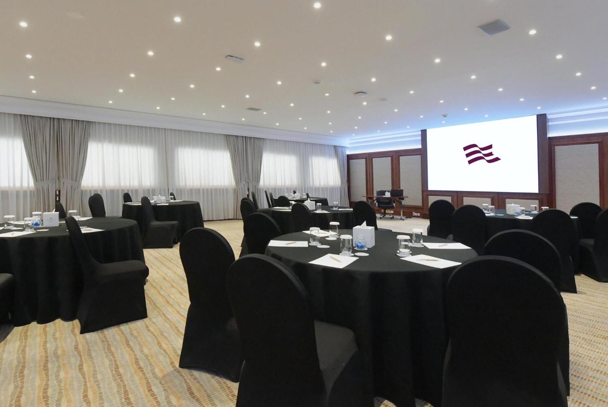 Crowne Plaza Bahrain By Ihg Hotel Manama Exterior photo